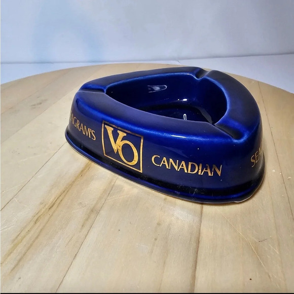 Seagrams VO Canadian Ceramic Ashtray Triangle Cobalt Blue With Gold Lettering - Picture 3 of 9